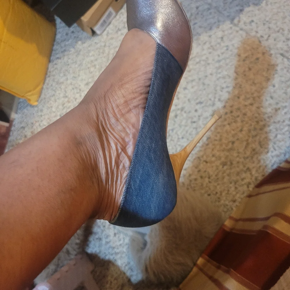 Elegant Denim and Silver Leather Peep-Toe Heels - Picture 3 of 7